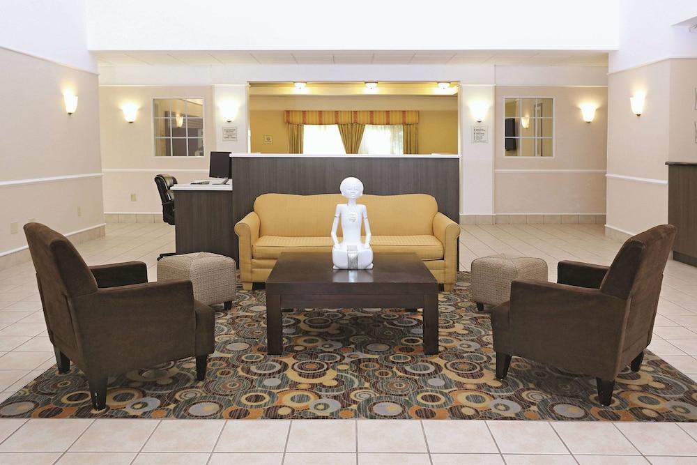 La Quinta & By Wyndham Hotel
